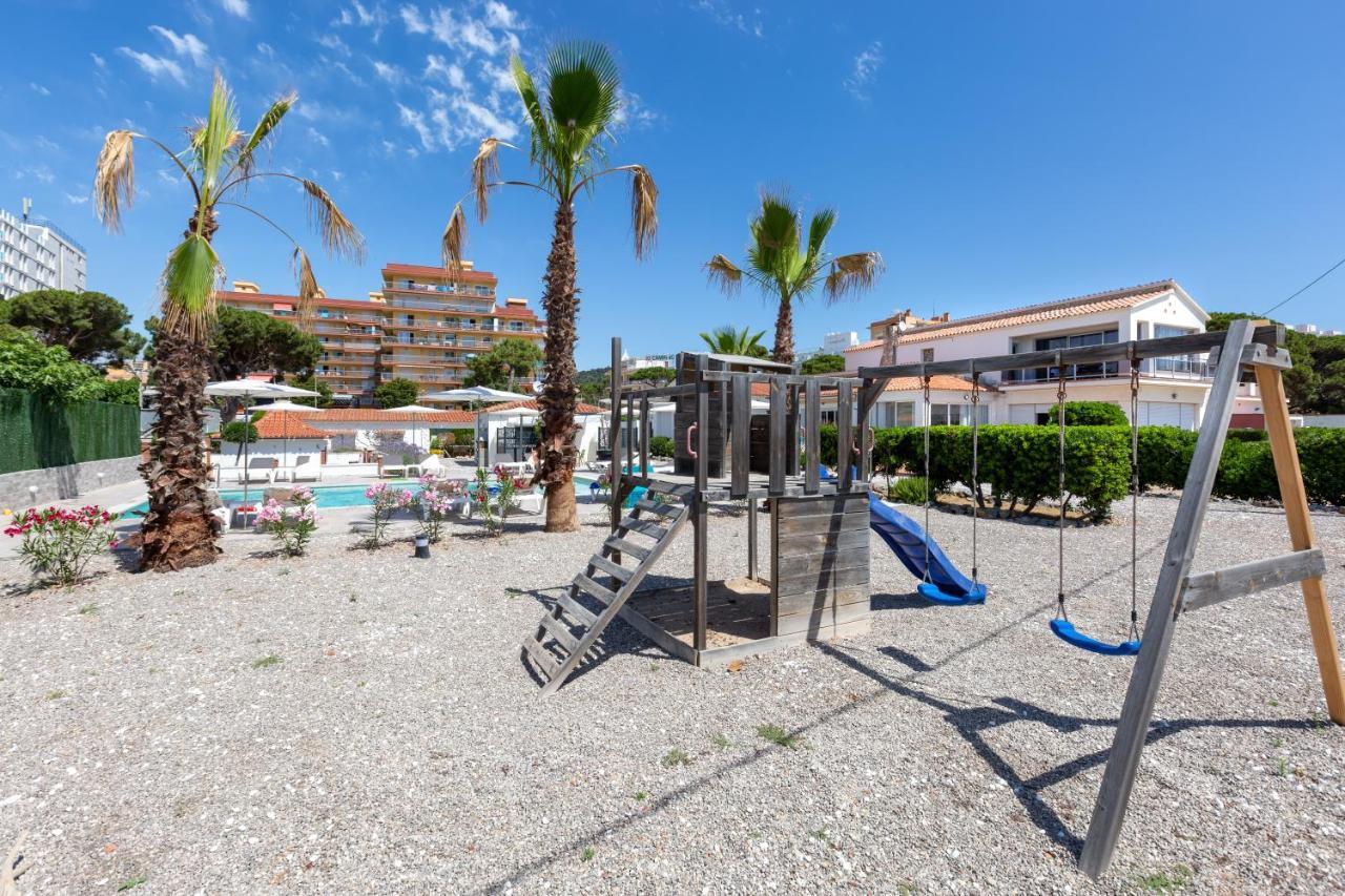 Malgrat De Mar Beachfront Village Bagian luar foto