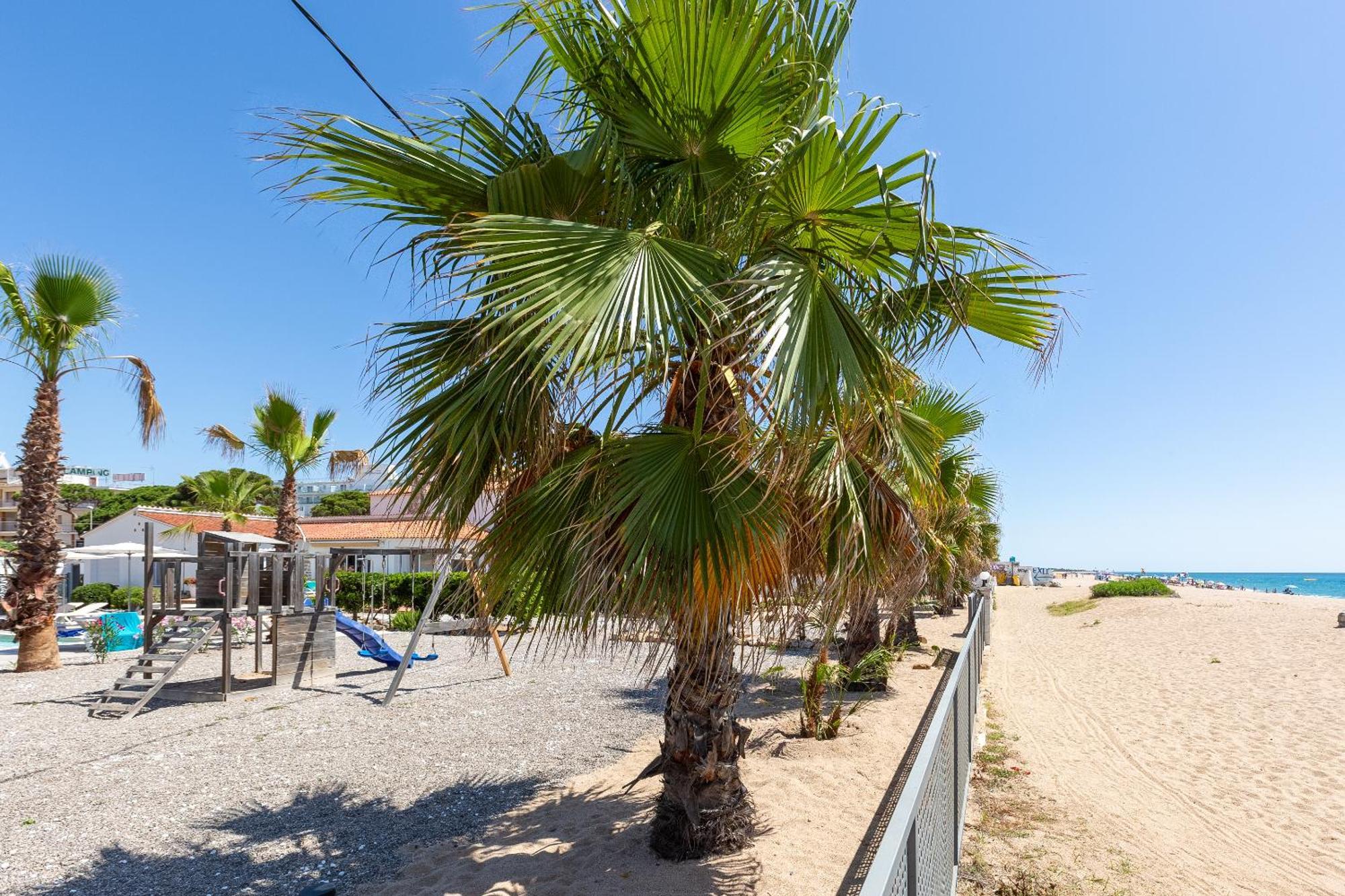 Malgrat De Mar Beachfront Village Bagian luar foto